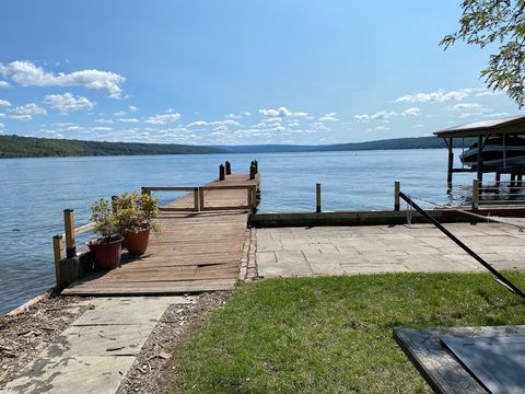 Fenced in water front to keep kids safe