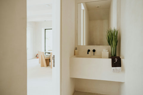 Clean, contemporary guest bathroom with all essentials