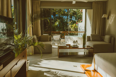 SUPERIOR DELUXE SUITE - Relaxation and tropical greenery.