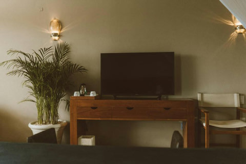 Later, the room turns golden, shadows lengthen, and the hush feels even deeper around an unhurried evening indoors.