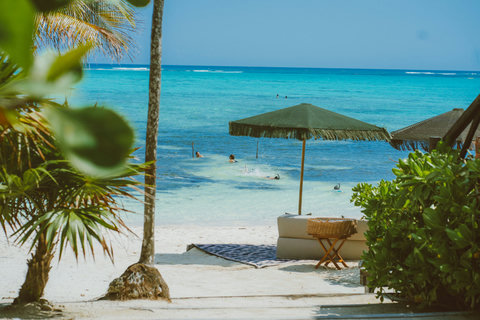 PRIVATE BEACH & BAY - Steps to the turquoise sea.