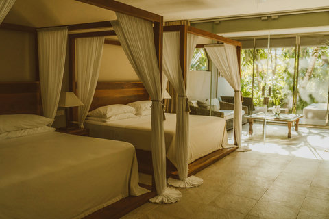 SUPERIOR DOUBLE DELUXE SUITES - Wake up to tropical greenery.