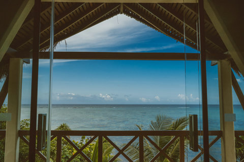 SUITE - Wake up to stunning ocean panoramas.