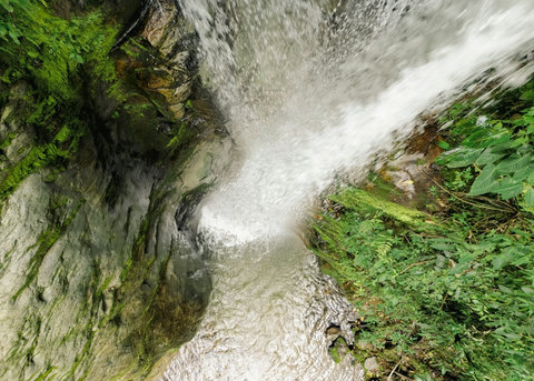 WATERFALL - 🌿 Escape to nature's paradise! Let the serene waterfall be your background melody while you unwind and rejuvenate. Surrounded by vibrant greenery and the soothing sounds of flowing water, this hidden gem promises tranquility and a touch of adv