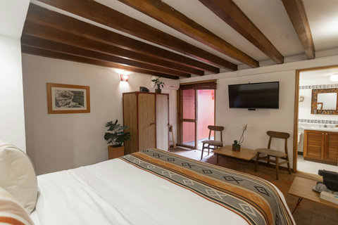 Bedroom 1 - 🌿 Step into tranquility and unwind in this rustic haven, where natural light dances through the room and a cozy hammock beckons right outside your door. Perfect for relaxing or catching up on your favorite show, this retreat offers the ideal b
