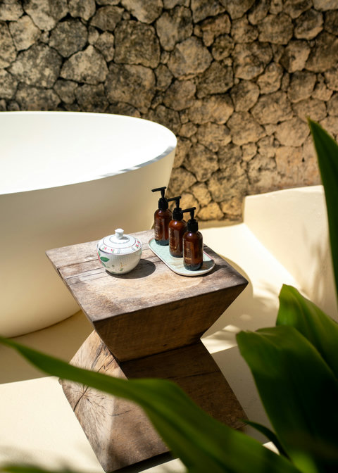 Even the bathing ritual feels slowed down, warm stone, soft shadows, and details chosen for quiet indulgence.