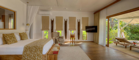 Later, the suite turns still and airy, all soft neutrals, bare feet on wood, and room to fully exhale.