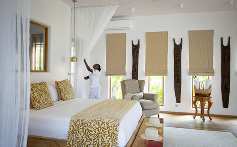 Wake up in crisp linens and soft morning light, with the kind of quiet that makes you stay in bed a little longer.