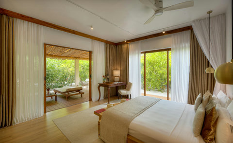 By golden hour, the suite feels even softer, all filtered light, garden stillness, and the ease of staying in.