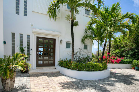 Entrance Door Villa Diamond