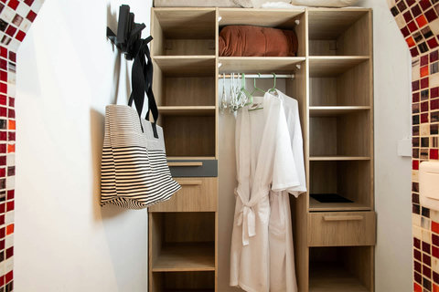 Carnelian walk-in closet