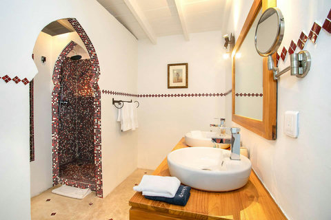 Carnelian Bathroom