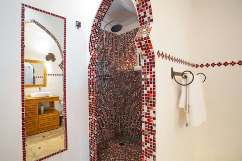 Carnelian Bathroom