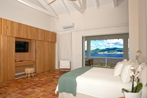 Bedroom 2 faces the lagoon