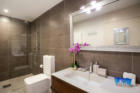Rat Pack Suite (Bedroom 4) Ensuite Bathroom