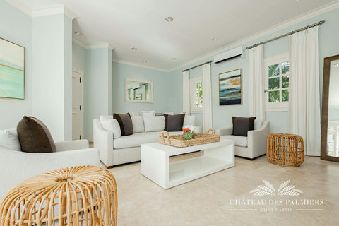 Garden Villa: Living Room