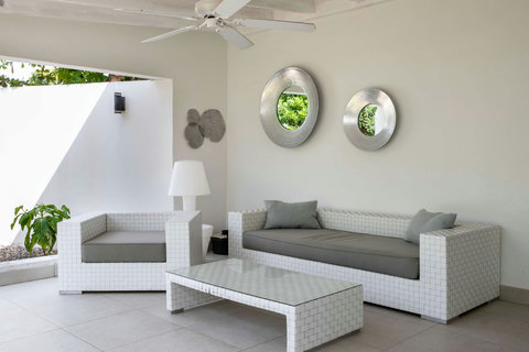 Outdoor private covered patio of Bedroom 6