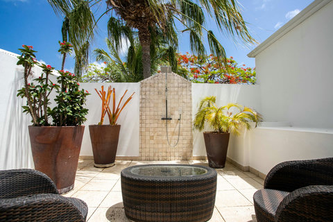 Private Patio including outdoor shower of Bedroom 4
