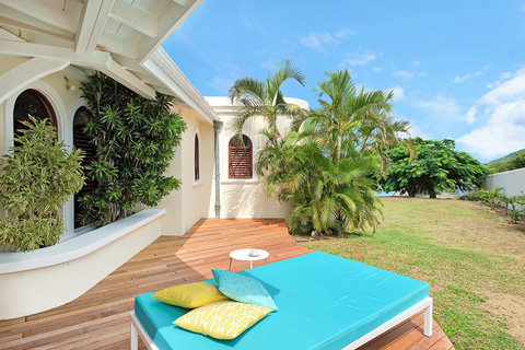 Outdoor Lounger (Garden side)