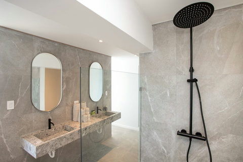 En-Suite Bathroom 6