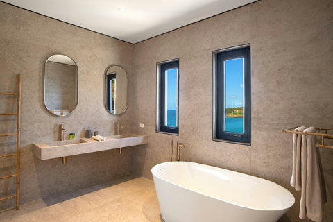 En-Suite Master Bath (Bathroom 4)