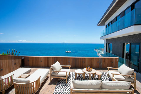 Outdoor Lounge Adjacent to Kitchen