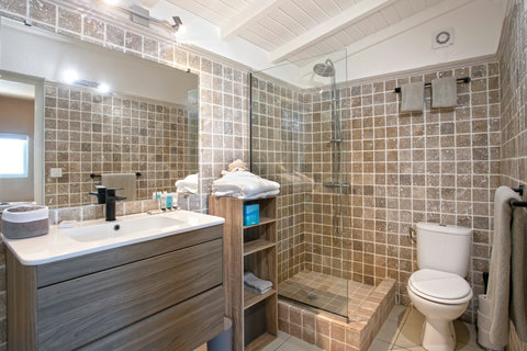 Ensuite bathroom of Bedroom 5