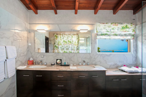 Ensuite bathroom of Bedroom 1