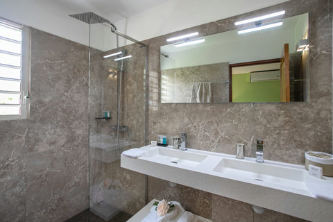 Ensuite bathroom of Bedroom 2