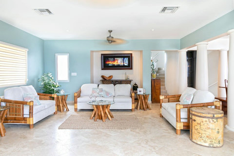 Rooms: Living room