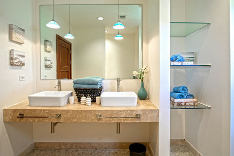 Rooms: Bathroom