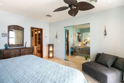 Rooms: Bedroom