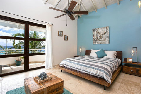 Rooms: Bedroom
