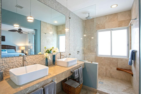 Rooms: Bathroom