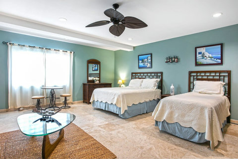 Rooms: Bedroom
