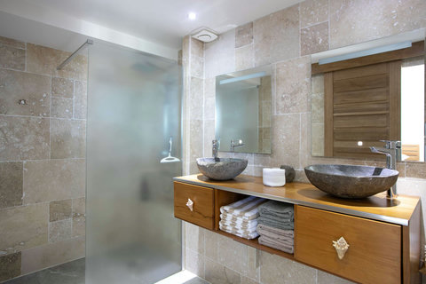 Bathroom 4 (Ensuite Bedroom 4)