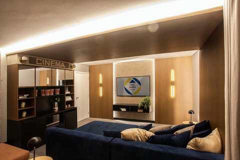 Ideal for long stays, this studio apartment in São Paulo's Vila Olímpia neighborhood offers comfort, flexibility, and amenities designed for business travelers, couples, and digital nomads. 
