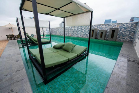 Vacation rental apartment in Vila Olímpia, São Paulo, with a rooftop pool. Ideal for those seeking leisure, relaxation, and convenience in the urban routine. 
