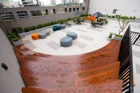 Strategically located in Vila Olímpia, Feel Sampa studios are ideal for those looking for seasonal rentals in São Paulo.