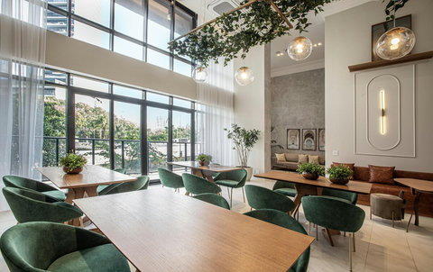 Located in the upscale neighborhood of Vila Olímpia, this space is perfect for residents and visitors who choose vacation apartments in São Paulo.