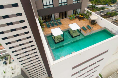 With flexible accommodation options and modern amenities, Feel Sampa is perfect for those seeking convenience, style, and urban mobility in São Paulo.