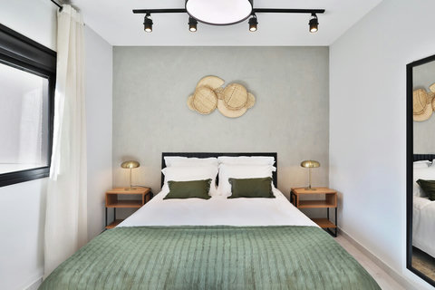 Spacious and elegant room in a studio apartment on Via Olimpia, ideal for couples. Take advantage of the location of the accommodation and visit the beautiful city of São Paulo.
