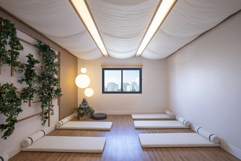 Ideal for those seeking comfortable and stylish vacation rentals, this space combines sophistication and functionality, perfect for those who value moments of relaxation in a privileged location. 