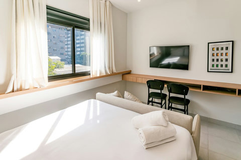 Feel Sampa studios in Vila Olímpia are ideal for professionals traveling through São Paulo who value location and comfort.
