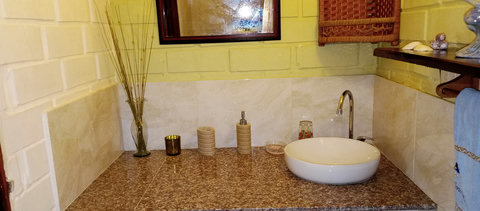 cabin bathroom for 2 to 5