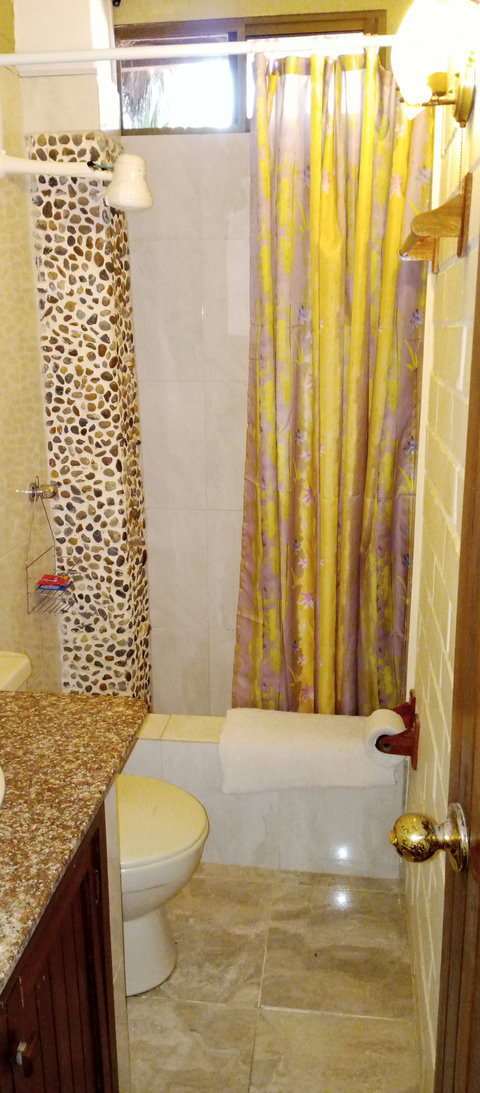 Quadruple room bathroom