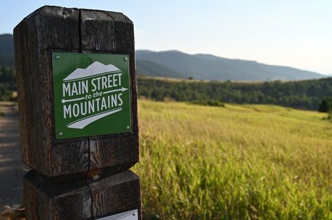 lots of nearby hiking and biking options