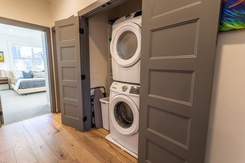 stackable full-sized laundry