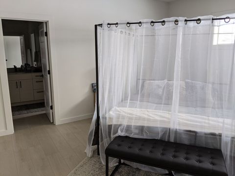 Main bedroom, canopy bed