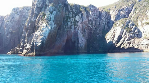 Ponto turístico conhecido como Gruta Azul, no mar de fora, uma verdadeira maravilha!